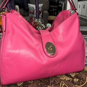 Coach Carlyle Pink Smooth Leather Turnlock 3 Compartments Shoulder
Bag